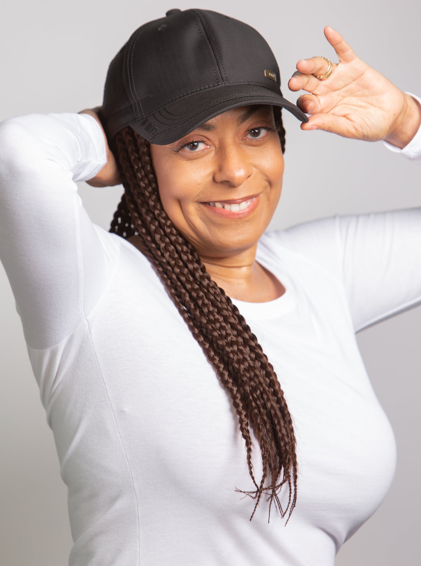woman wearing kimmie cap with braids brown